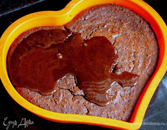 Сверху наливаем нашу глазурь.