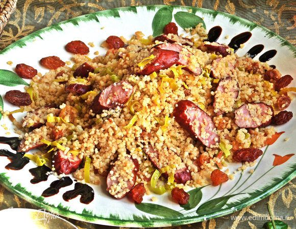 Высыпать горкой на общую тарелку.