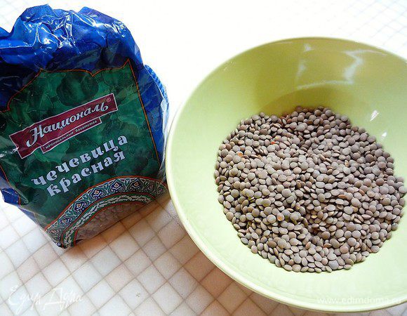 Чечевицу ТМ «Националь» промываем и отвариваем в подсоленной воде в течение 20-25 минут.