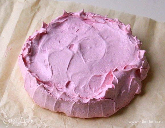 По истечении указанного времени оставьте меренгу в духовке остужаться минут на 30-40. Затем достаньте из духовки. 