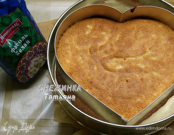 Ставим выпекаться в разогретую до 190°С духовку на 40 минут. Готовность проверяем зубочисткой.