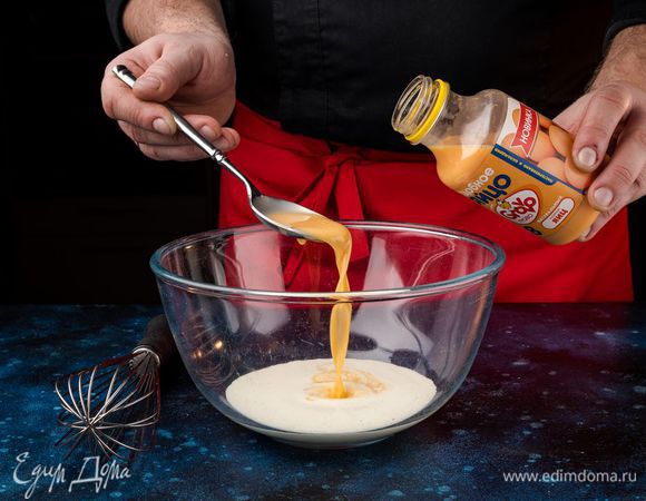 Отдельно взболтайте яйцо Grovo со сливками. 