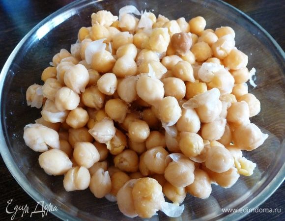 Нут ТМ «Националь» сварим до готовности, предварительно замочив его в воде на ночь. Кстати, сваренный нут можно разложить по пакетикам и заморозить. Затем использовать по надобности. Я так и делаю.