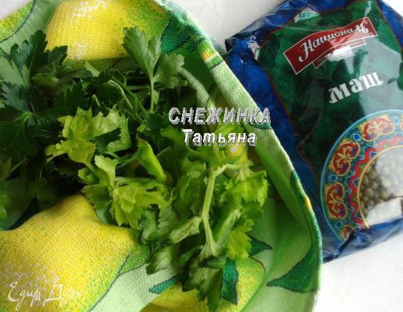 Зелень моем, просушиваем, измельчаем.