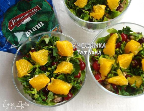 Теперь очередь измельченной зелени и апельсина.