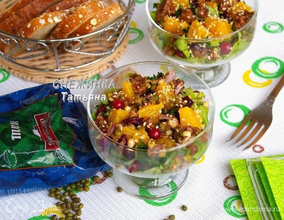 Все, салат готов. Подаем сразу же.