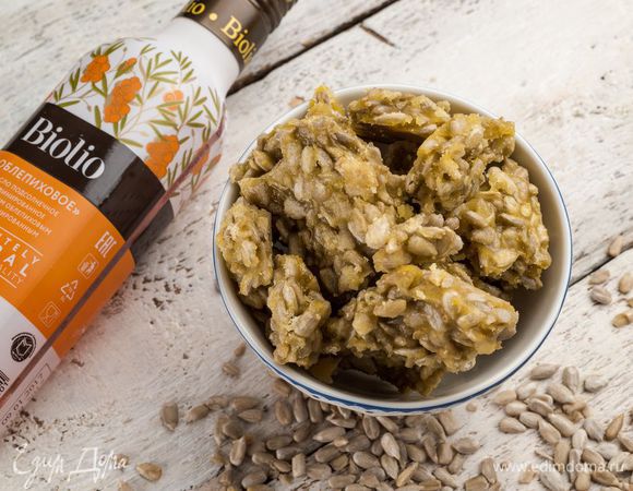 После того как козинак остынет, разломайте го на порционные кусочки и подавайте к чаю. 