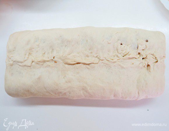 Можно немного защипать нахлест по шву.