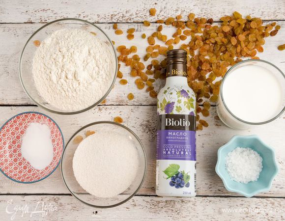 Для приготовления булочек нам понадобятся следующие ингредиенты.