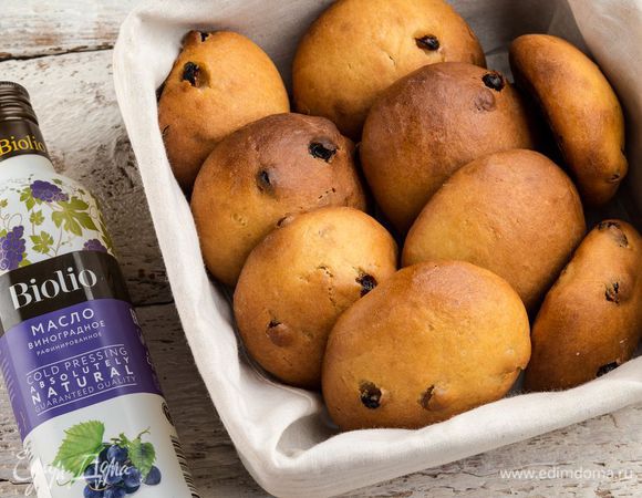 Выпекать булочки при 200°С 15 минут до румяной корочки.