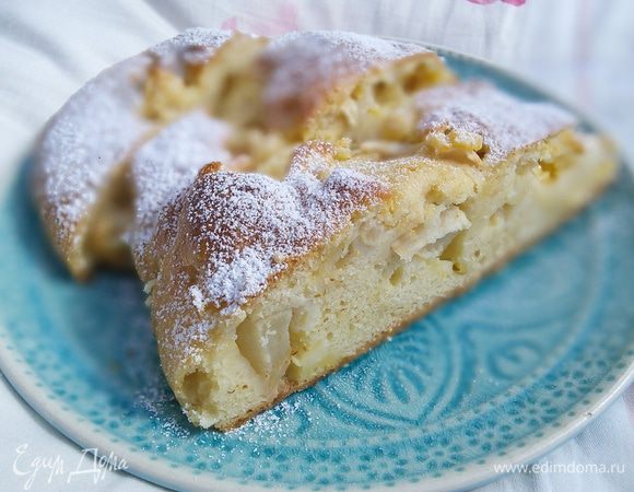 Ванильный крем полностью впитался. Он придал пирогу аромат и сочность. Угощайтесь, приятного! 