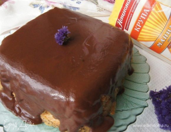 Достать десерт из холодильника, перевернуть на блюдо и полить глазурью. Убрать еще на час в холодильник.