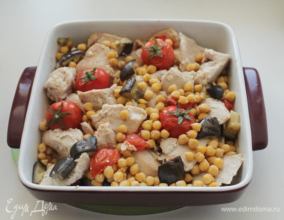 Выложить их к мясу и запекать еще 5 минут.
