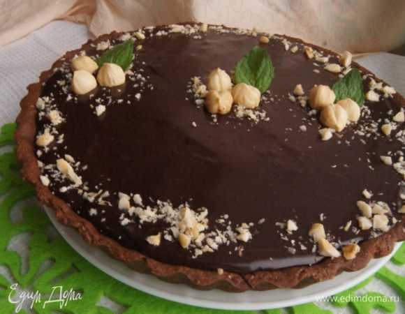 Украсить фундуком и мятой по желанию. Убрать в холодильник хотя бы на час.