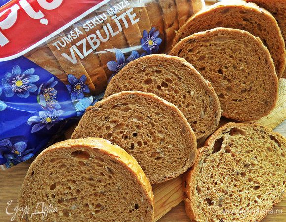 На этот раз готовлю корзиночки из такого местного хлебушка с семечками.