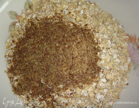 Добавить измельченный в кофемолке лен.