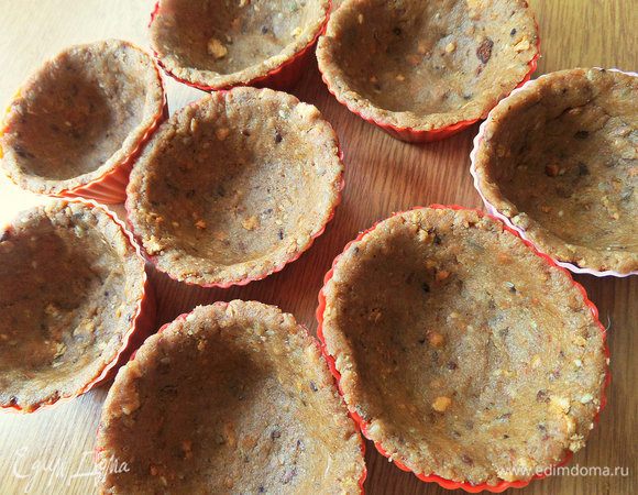 Так как готовлю не впервые, справилась быстро, но первый раз нужна сноровка.