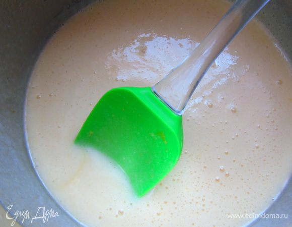 В процессе смесь будет похожа на пену. Остудите. 