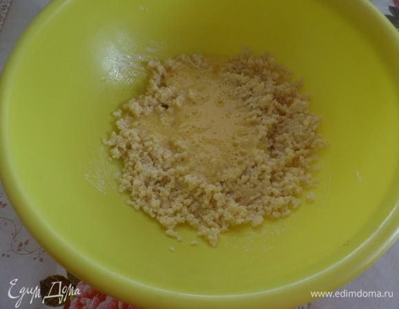 Добавляем яйцо.