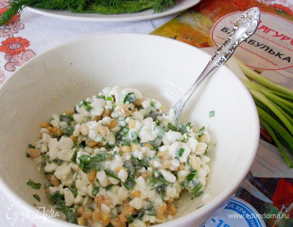 Все тщательно перемешать. Посолить, поперчить по вкусу.
