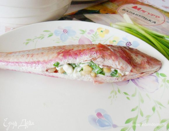 Подготовленной начинкой нафаршировать брюшко каждой барабульки.
