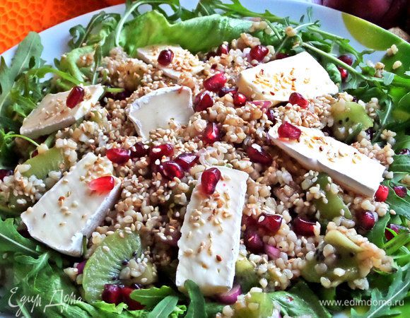 Украсить зернами граната.