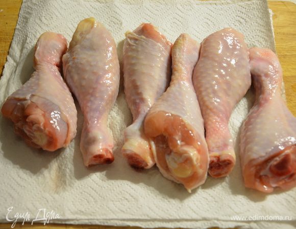 Голень промыть и просушить бумажным полотенцем.