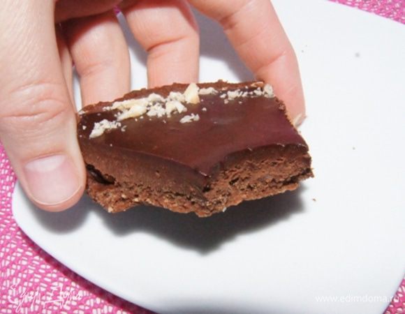 Тонкий хрустящий корж, орешки и начинка, как трюфель, ммм...