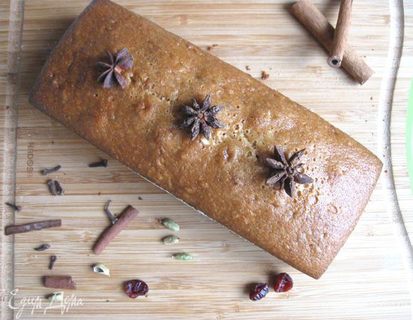 Вынуть хлеб из формы. Его поверхность будет глянцевой, а сам хлеб очень ароматным. Украсить по вашему усмотрению, у меня здесь звездочки аниса. После выпечки желательно, чтобы он полежал, завернутый в пекарскую бумагу, один день. Это позволит раскрыться ароматам полностью, хлеб приобратет необходимую текстуру.
