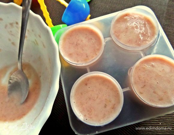 Разлить по формочкам, мои 4 шт. по 75 мл, все вошло.