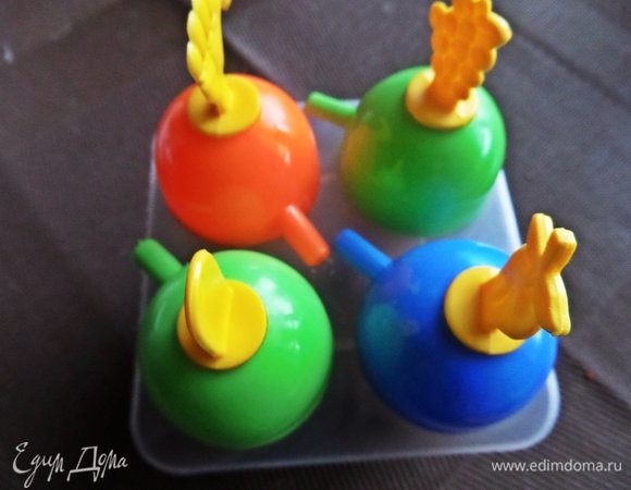 Убрать в морозилку на несколько часов.