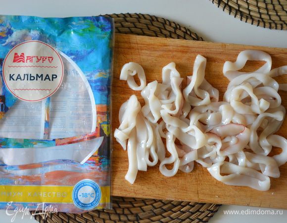 Нарезать кольцами.