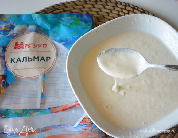 Добавить ледяную минеральную воду, перемешать. 