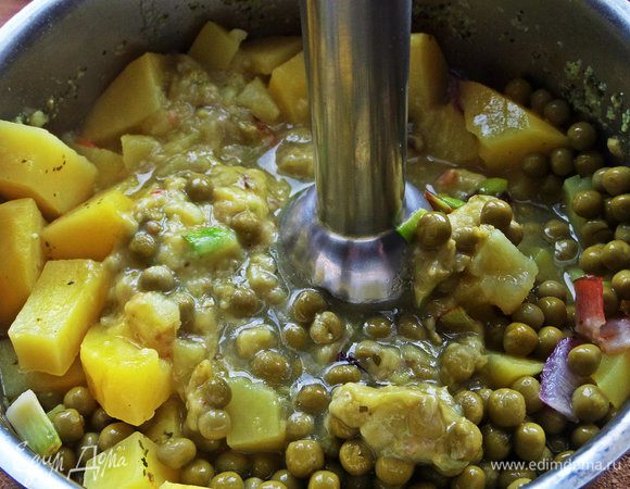 Взбиваем, подливая отвар (у меня весь понадобился) или бульон.