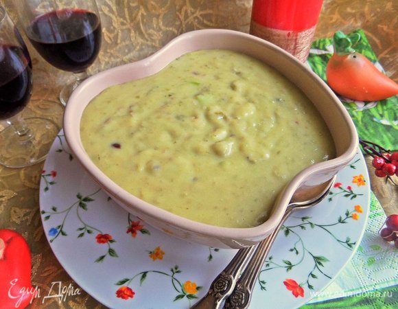 Разливаем густой супчик.