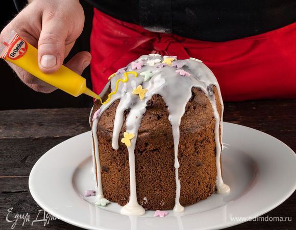 Украсьте дополнительно поверхность кулича рисунками цветными карандашами Dr. Oetker.