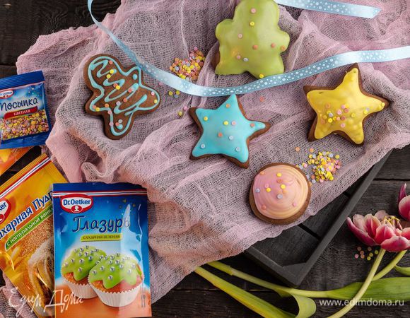 Пока глазурь не остыла, украсьте печенье цветной посыпкой Dr. Oetker «Конфетти» для яркости и хорошего настроения!