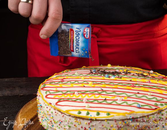 Для декора используйте цветные жемчужины Dr. Oetker, посыпку «Шарики» и шоколадную посыпку Dr. Oetker, помещая их на свободные места хаотично или в соответствии с рисунками.