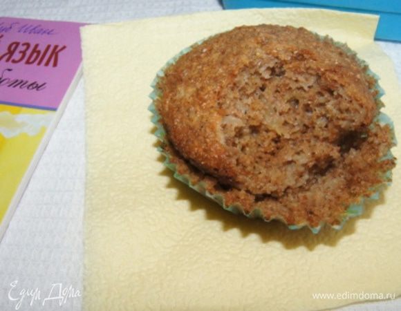 Структура у них влажная, но сверху они приятно хрустят. Детям такие маффины очень понравились, да и я с удовольствием и пользой перекусила ими.