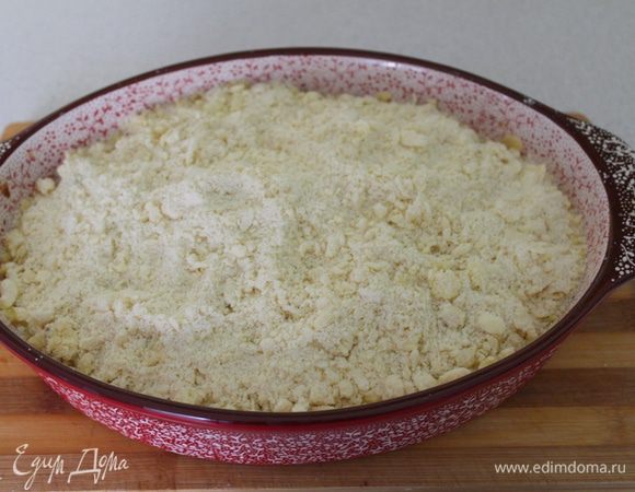 Сверху выложить крамбл.