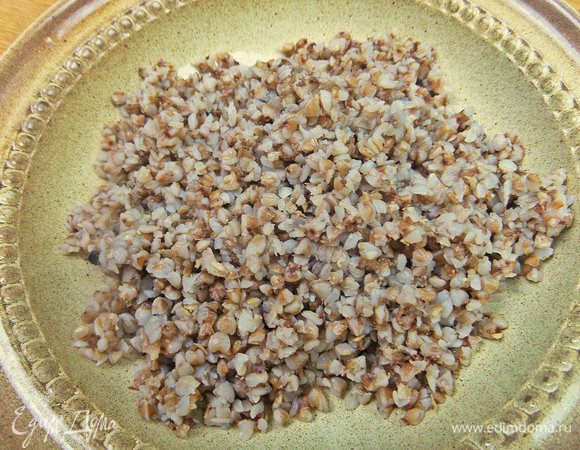 Нужен стакан уже отваренной гречки.