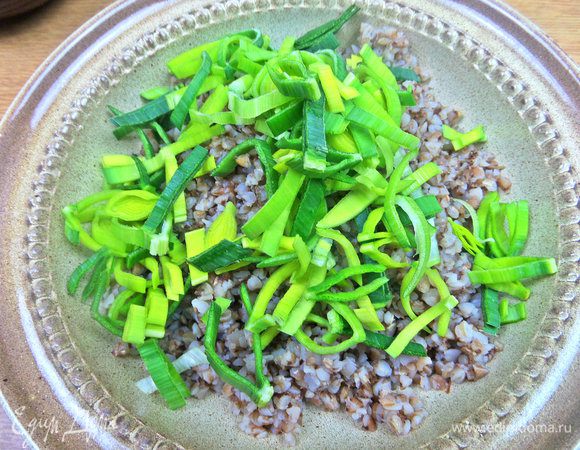 Высыпать в гречку.