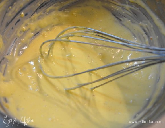 Добавить лимонный сок, соль с чесноком и перемешать. Соус алиоли готов!