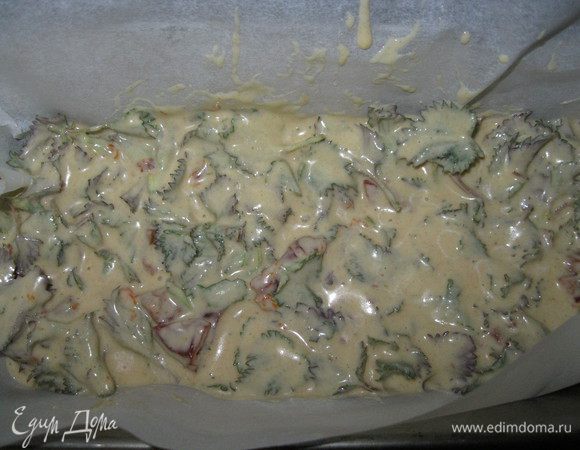 Вылить тесто в форму, выстеленную пергаментом. У меня стандартная прямоугольная форма для хлеба. Поставить в разогретую до 180°С духовку на 50-60 мин. Готовность проверить шпажкой. 