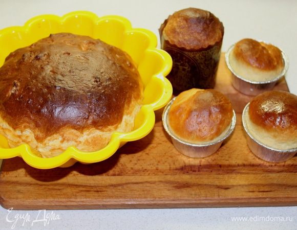 Выпекать в разогретой духовке 200°С 15 минут, затем снизить температуру до 180°С и выпекать еще 20 минут (для маленьких формочек время нужно уменьшить).