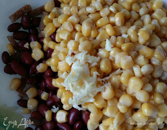 Измельченный на чеснокодавке.