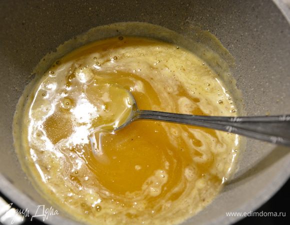 Растопить мед.