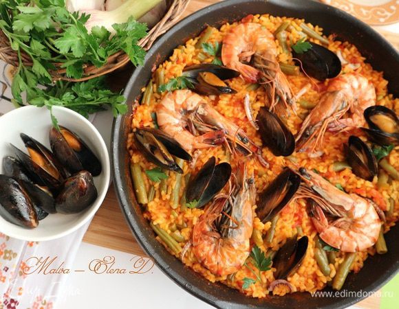 К этому блюду можно подать зелень, лук, дольки лимона, и, конечно, сопроводить белым сухим вином. Приятного застолья в испанском стиле!