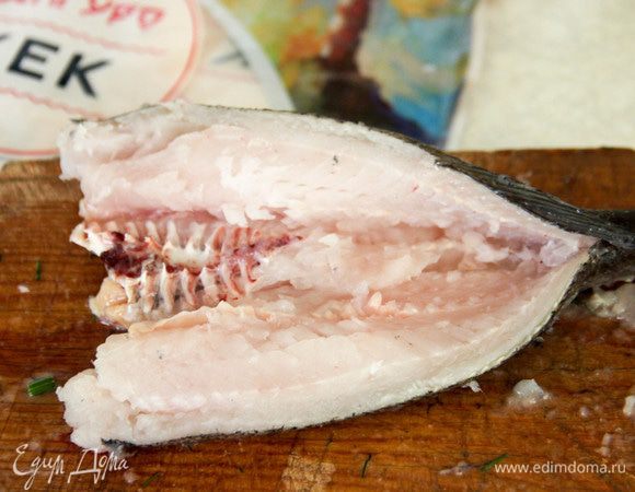 Вынуть позвоночник вместе с реберными костями. Получаются вот такие лодочки. 