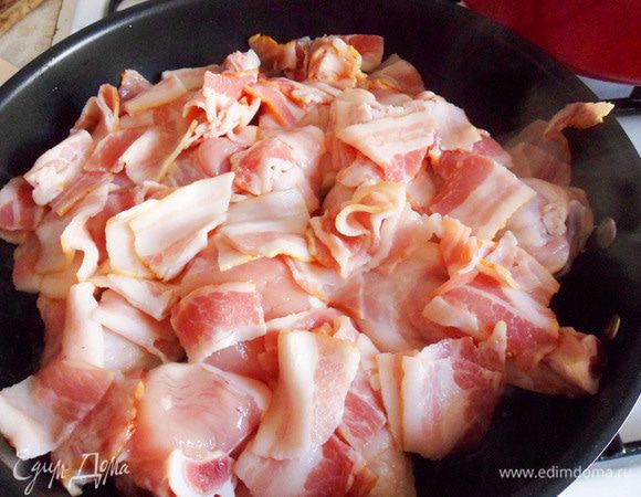 Отправляем на сковороду к цыпленку.